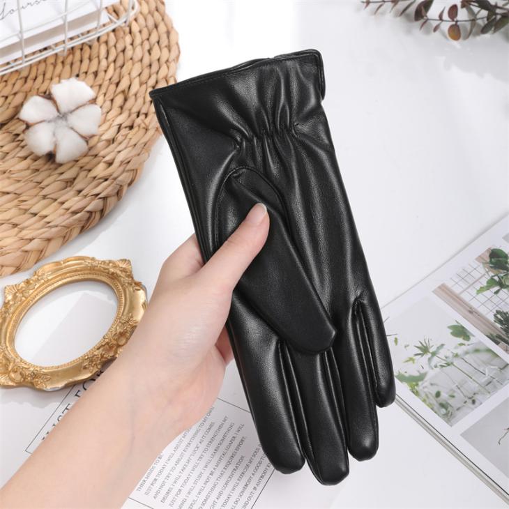 Mens Essential Leather Gloves  |  Hats, Gloves & Scarves Accessories Black